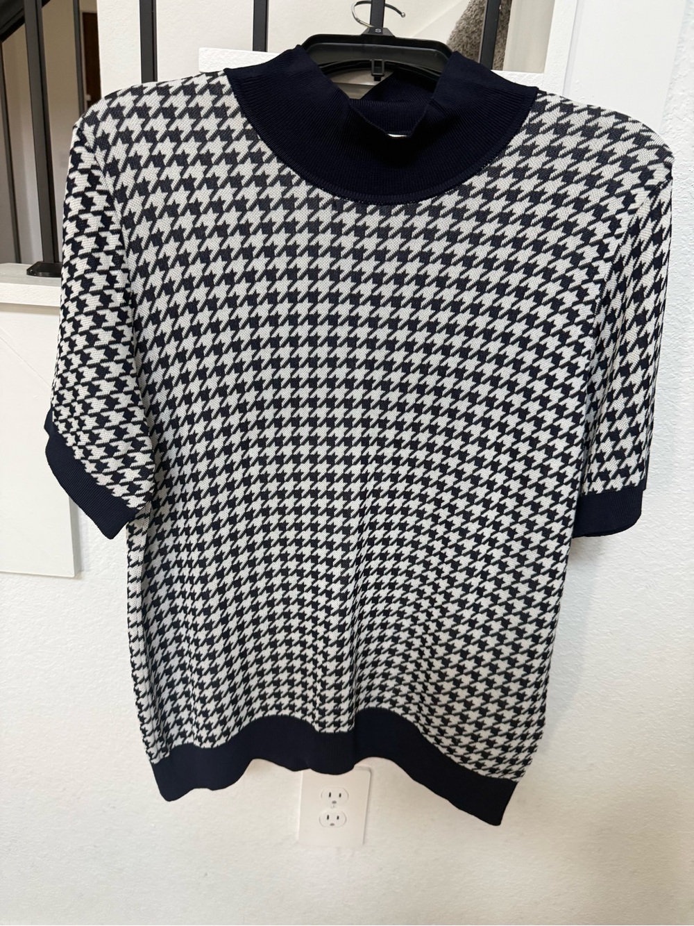 Hugo Boss Navy and White  Knit Top Xl